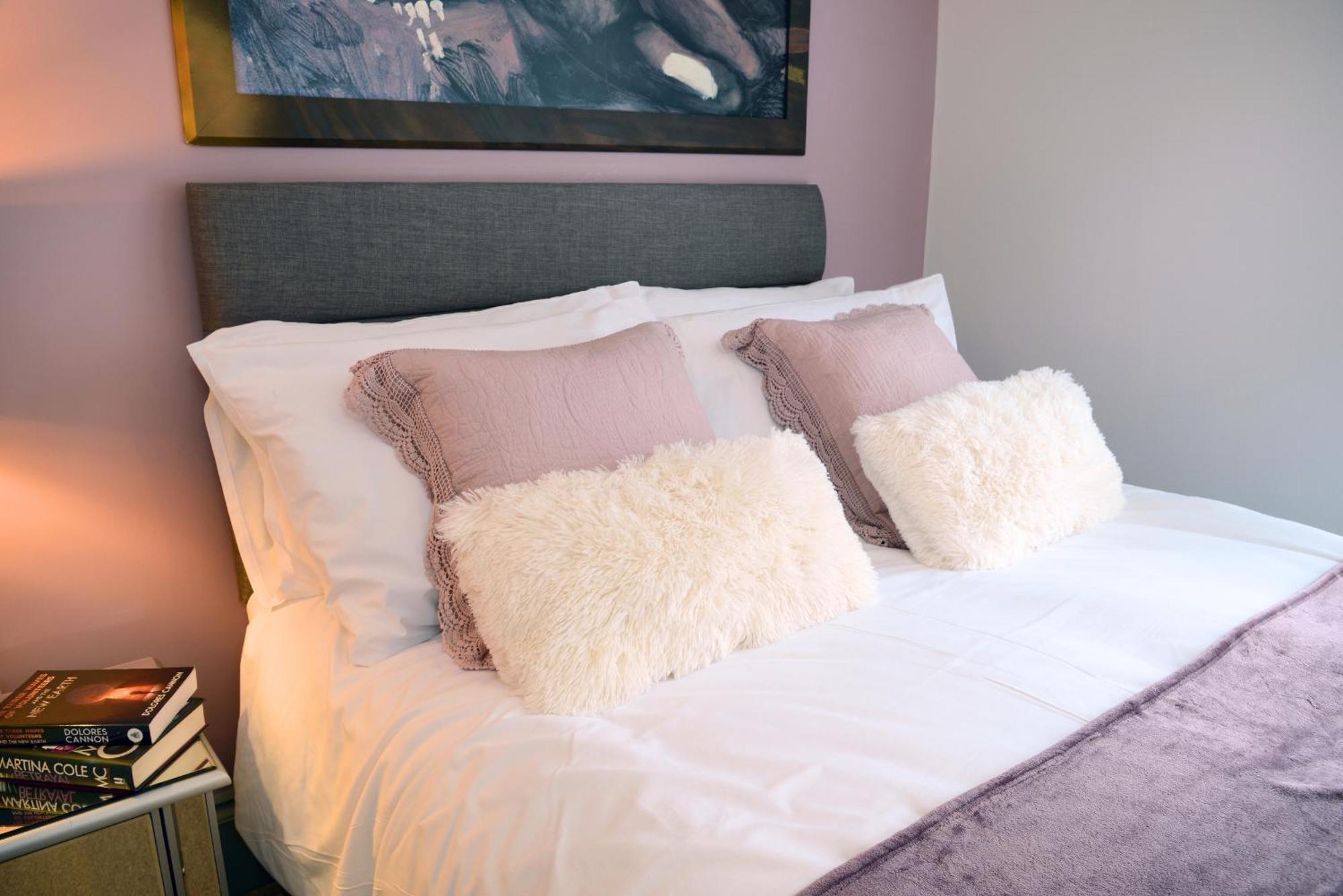The Old Brewery Boardroom - Winchester City Centre - Unique Property - Free Parking - Sleeps 6 - By Xplus Stays Εξωτερικό φωτογραφία
