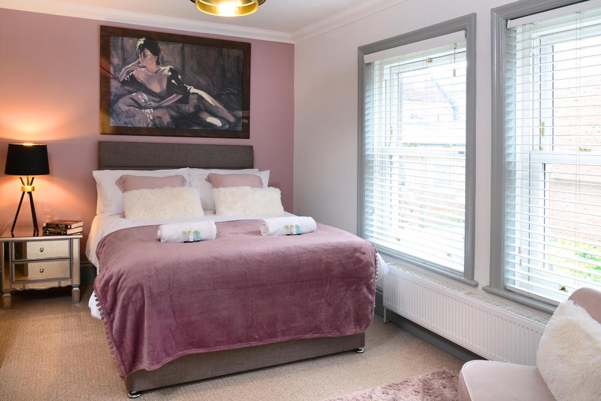 The Old Brewery Boardroom - Winchester City Centre - Unique Property - Free Parking - Sleeps 6 - By Xplus Stays Εξωτερικό φωτογραφία